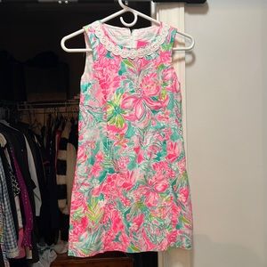 Lilly Pulitzer shift dress. Print: Hot on the scene
